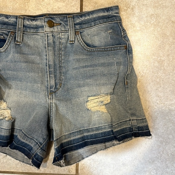 Joe’s Jeans Alston Released Hem Destroyed Midi Denim Shorts 26 - Picture 6 of 9